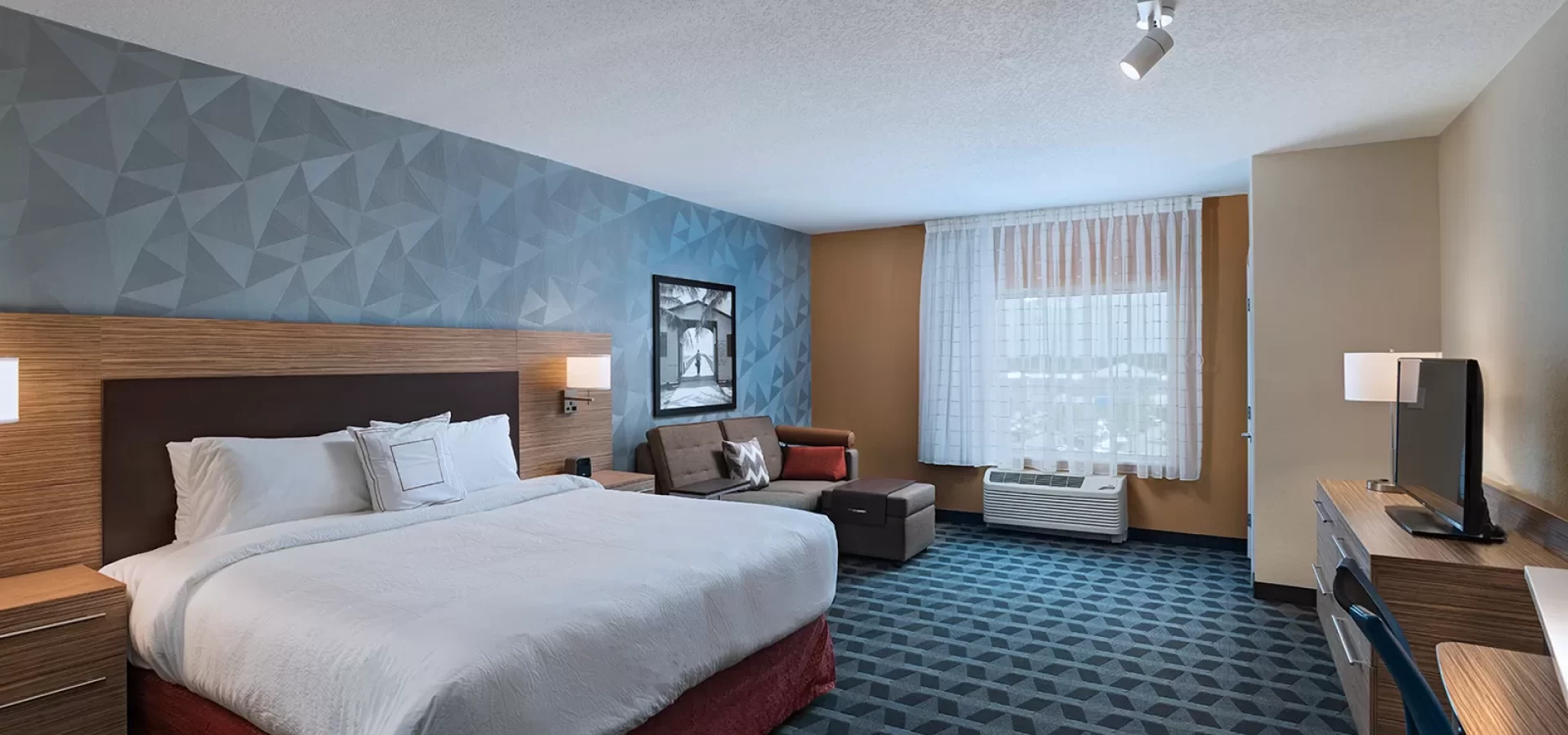 king-suite_bedroom